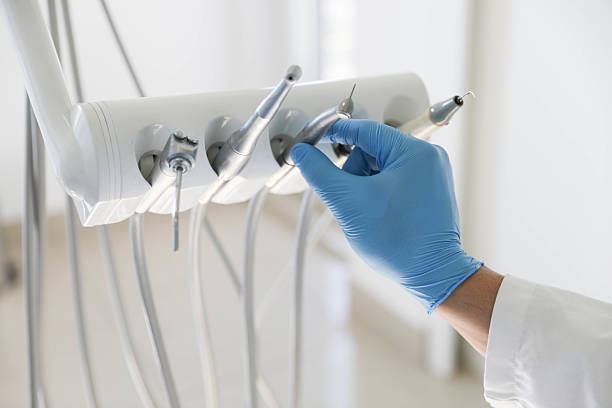 Professional Emergency Dentist technician working in Oak Brook, IL